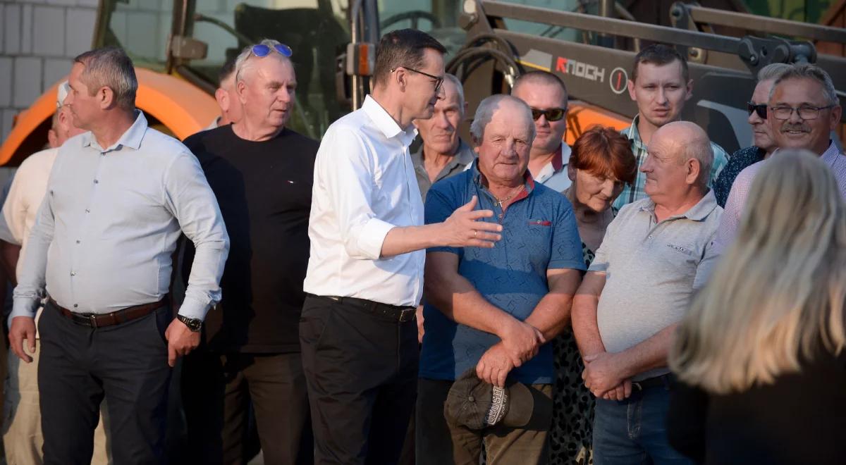 "Będziemy z wami na dobre i złe". Premier Morawiecki spotkał się z rolnikami