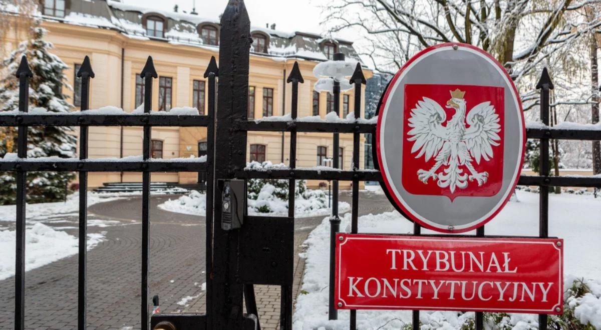 Trybunał Konstytucyjny "instytucją niezależną"? Odpowiedzi nie pozostawiają złudzeń