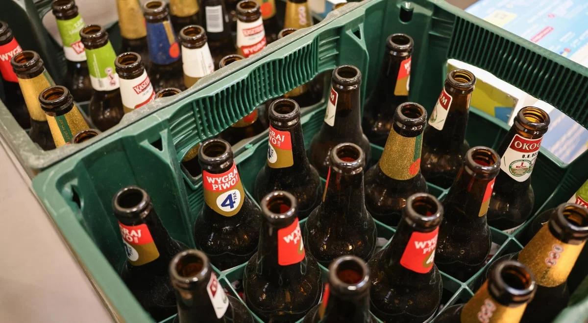 2103 butelki piwa na miesiąc. Tyle może kupić statystyczny Polak. Dane GUS