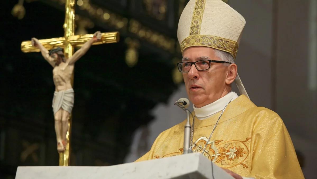 "Pamięć o zmarłych to patrzenie na ludzkie życie". Orędzie abpa Wiktora Skworca  