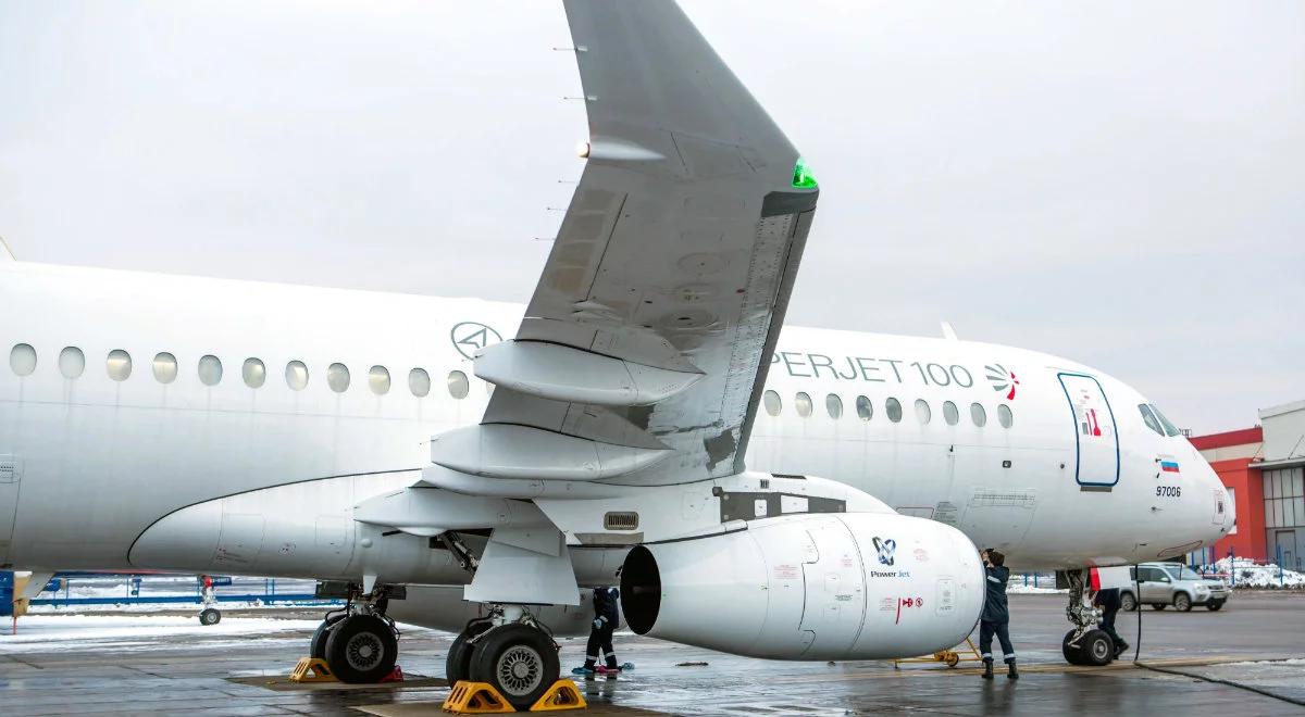 Rosyjskie media: samolot SSJ 100 lecący do Samary wrócił na Szeremietiewo