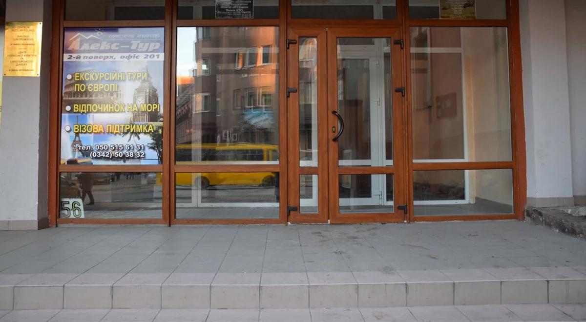 Ukraina: granat na fasadzie Centrum Kultury Polskiej w Iwano-Frankiwsku