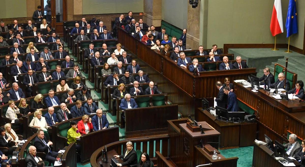 Ponad 50 proc. Polaków nie widzi możliwości rozpadu koalicji rządzącej przed wyborami. Jest nowy sondaż