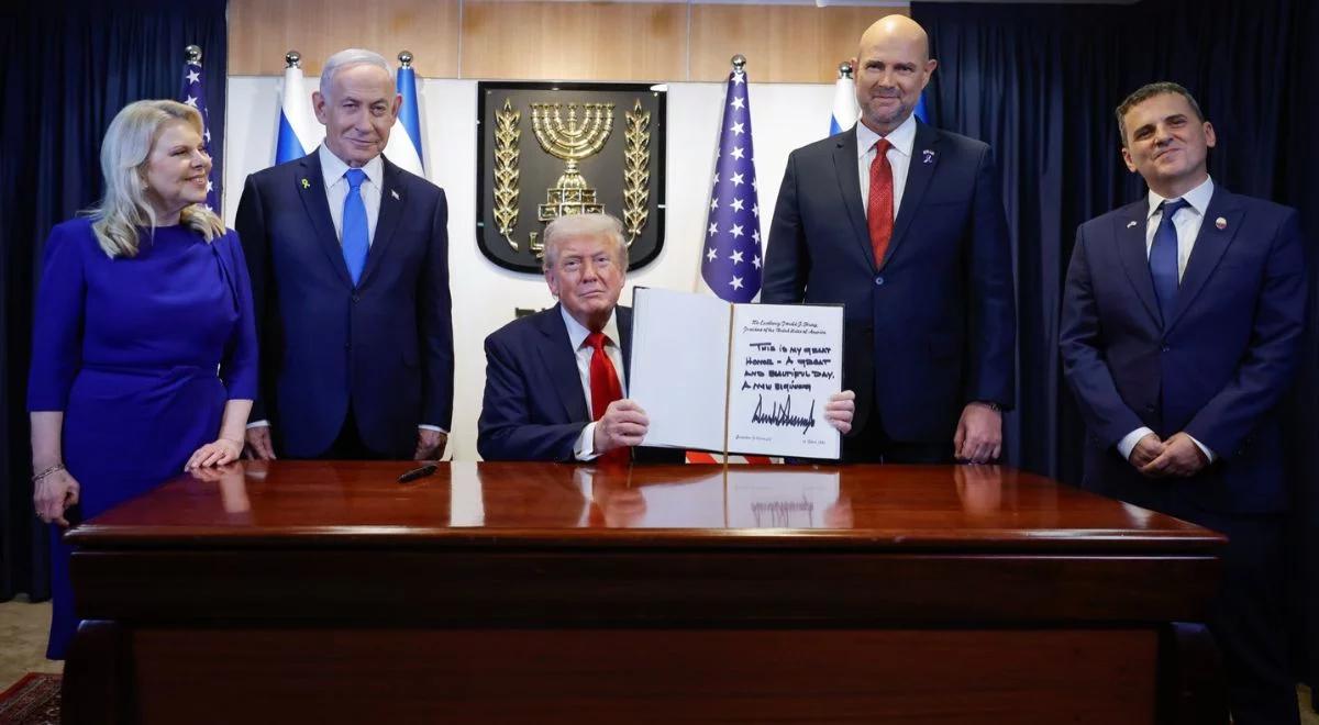 Trump w Izraelu. Wpisał się do księgi w Knesecie. "Wielki dzień"
