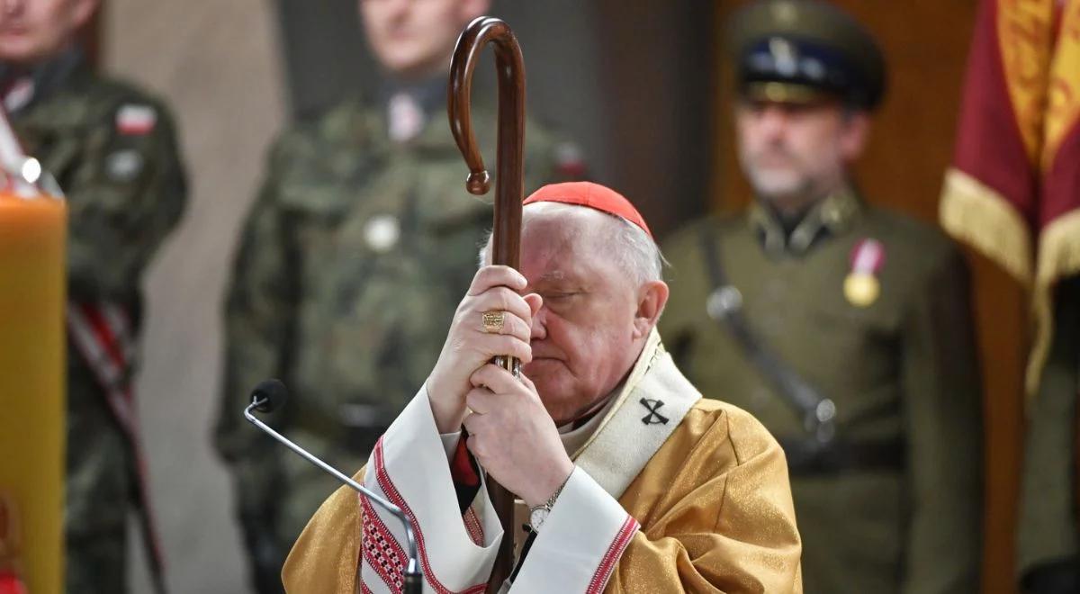 "Prośmy Boga, by modlitwa za tych, którzy zginęli nas łączyła a nie dzieliła". Kard. Nycz o katastrofie smoleńskiej