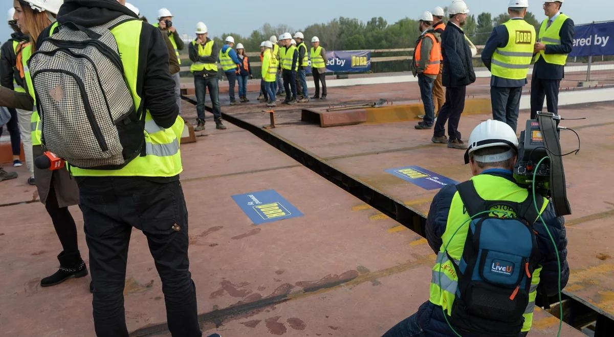 Warszawa: Most Łazienkowski znowu połączył dwa brzegi Wisły