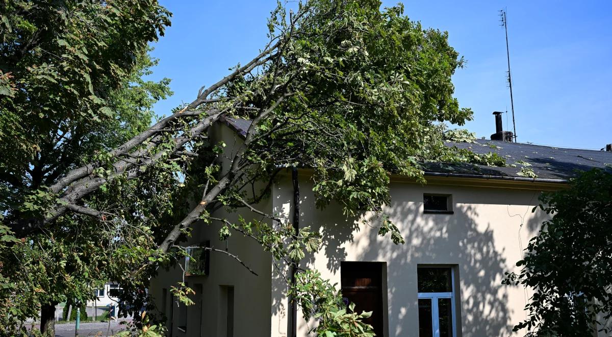 Tysiące interwencji strażaków, ranni i uszkodzone dachy. Skutki sobotnich nawałnic