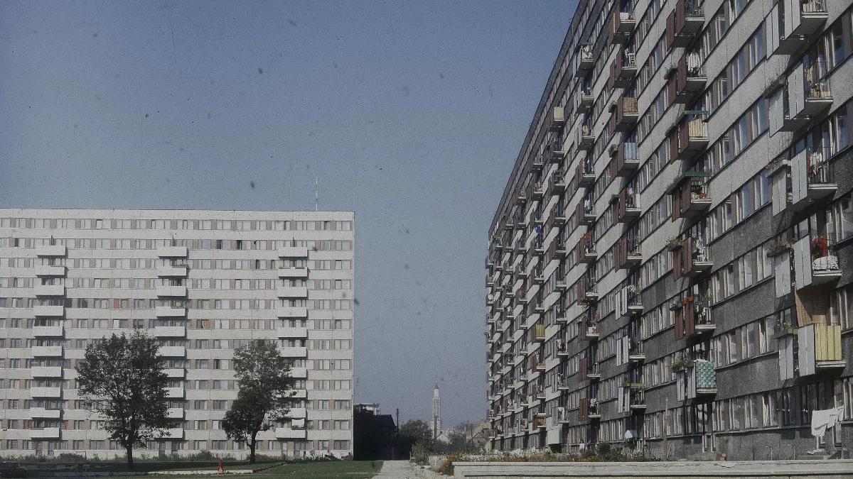 Bloki z wielkiej płyty. W PRL "obiekt marzeń", w latach 90. "zły adres"