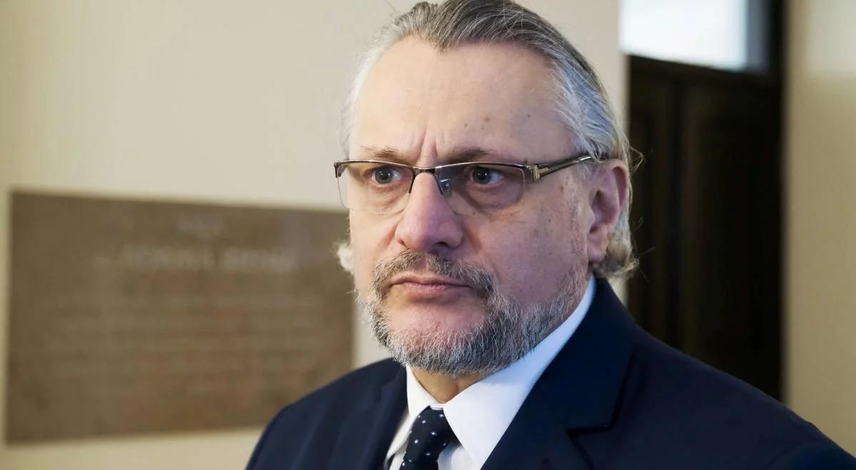 "Nie skazujmy go na osiem lat życia w dramatycznych warunkach". Tomasz Lenz o Andrzeju Poczobucie