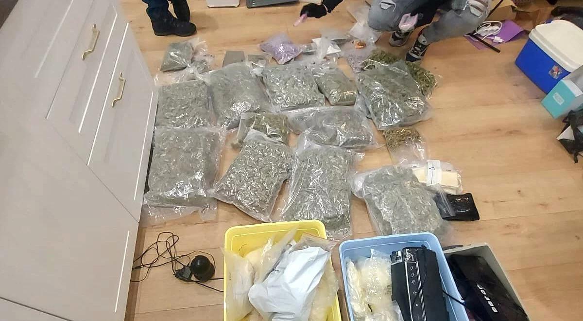 Mieli w mieszkaniu blisko 40 kg narkotyków o wartości 2,5 mln zł. Obcokrajowcy w rękach policji