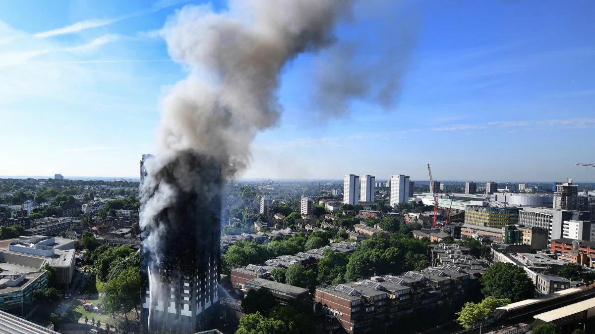 Tragedia w Londynie. "Przez 29 lat w straży pożarnej nie widziałam takiego ognia" 
