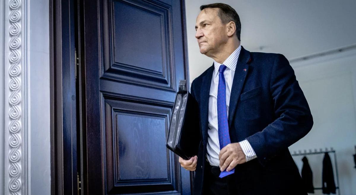 Nawrocki blokuje pomoc Ukraińcom. Sikorski: putinowscy propagandyści zachwyceni