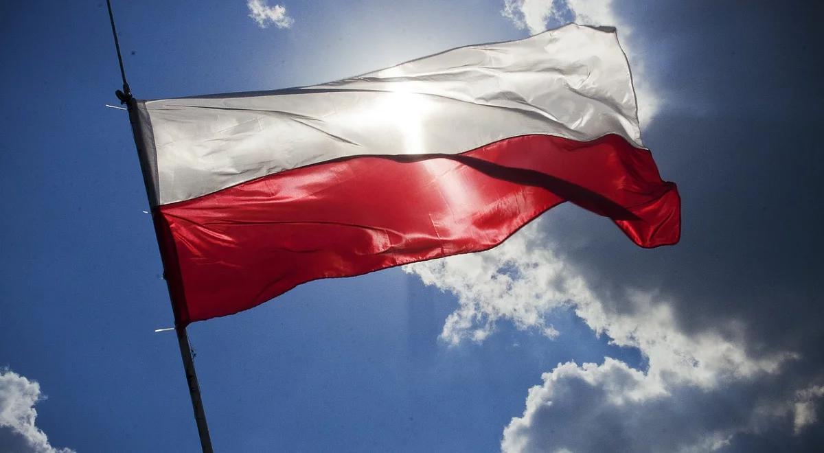 Sondaż CBOS. Większość Polaków uważa się za patriotów