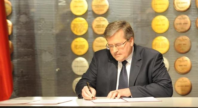 Prezydent zgłasza ustawę o orzełku na koszulkach