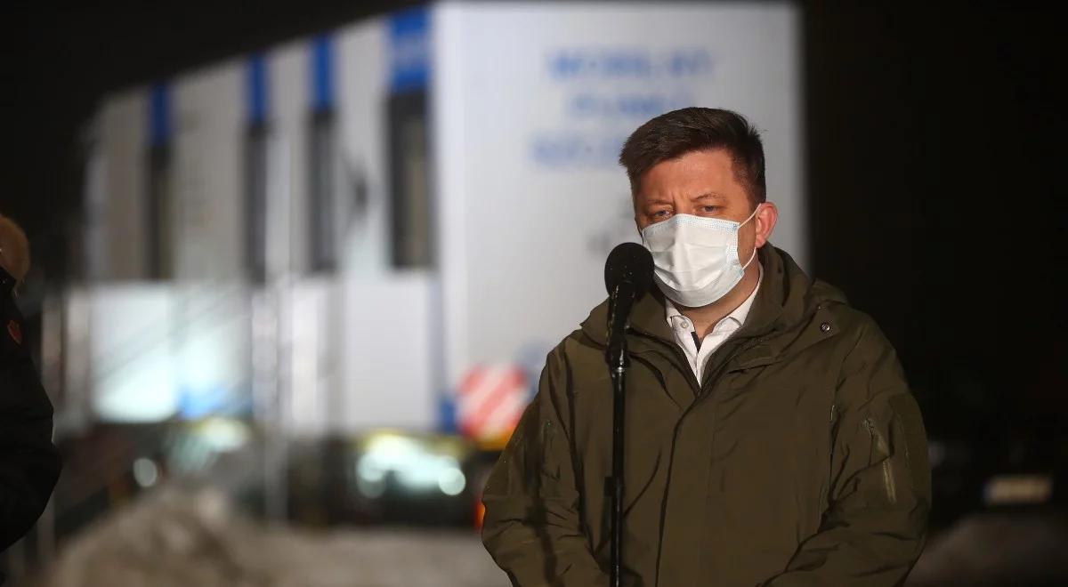 "Chroni przed ciężkim przebiegiem choroby". Szef KPRM o szczepionce AstraZeneki