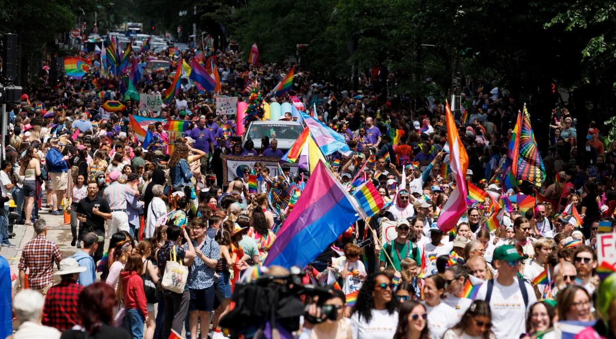 USA: marsz środowisk LGBT w Bostonie. Wśród widzów... kilkuletnie dzieci