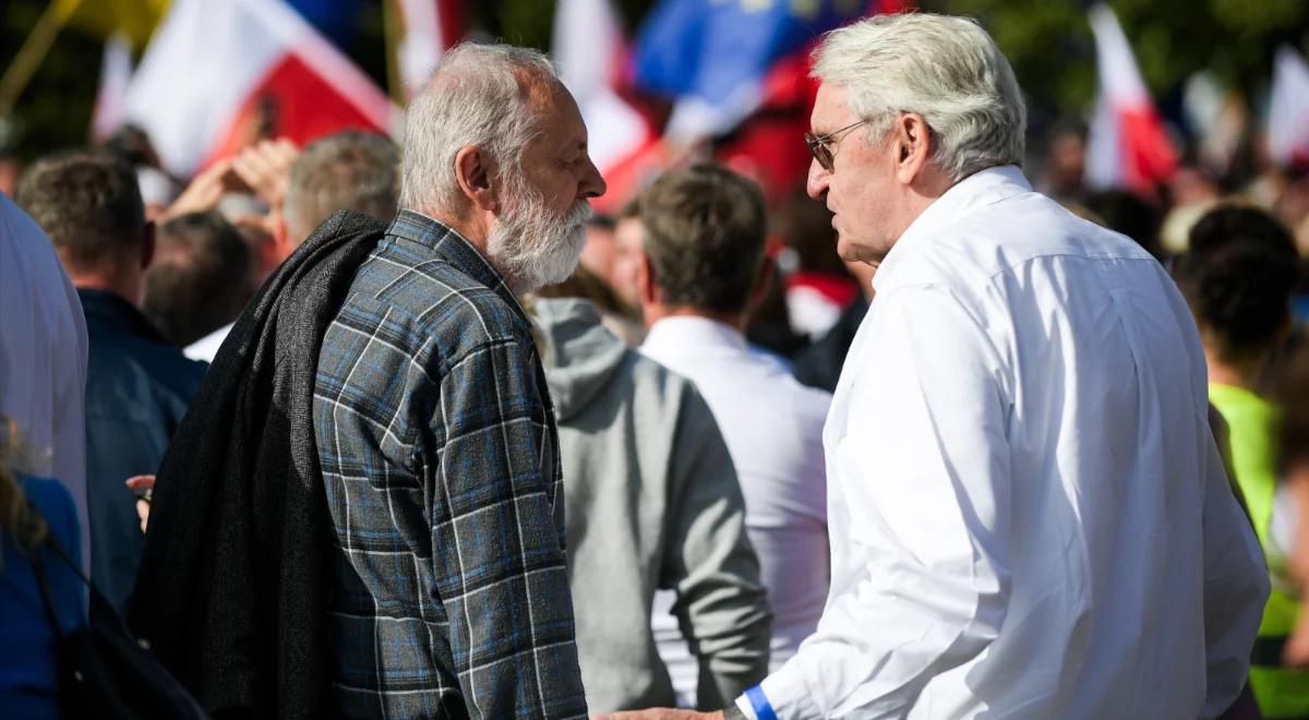 Politico: ponure nastroje zwolenników opozycji na marszu KO. "Myślę, że PiS może nadal rządzić"