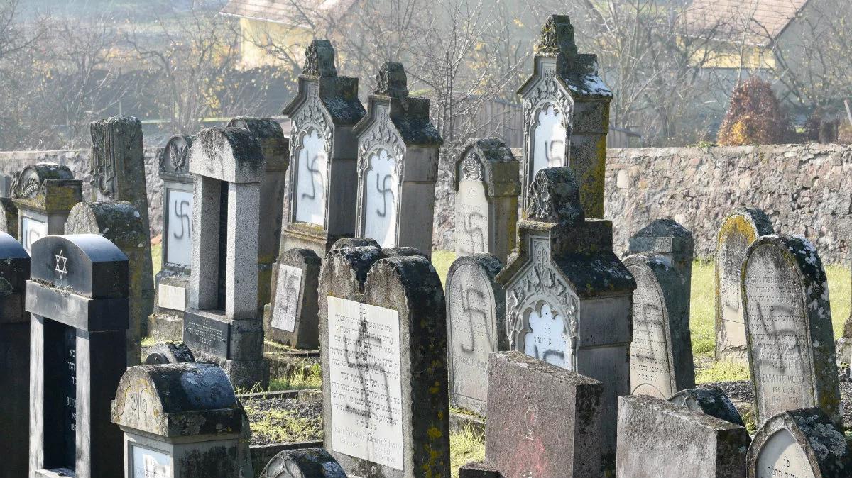 Swastyki na kilkudziesięciu nagrobkach. Zbezczeszczono nagrobki na francuskim cmentarzu