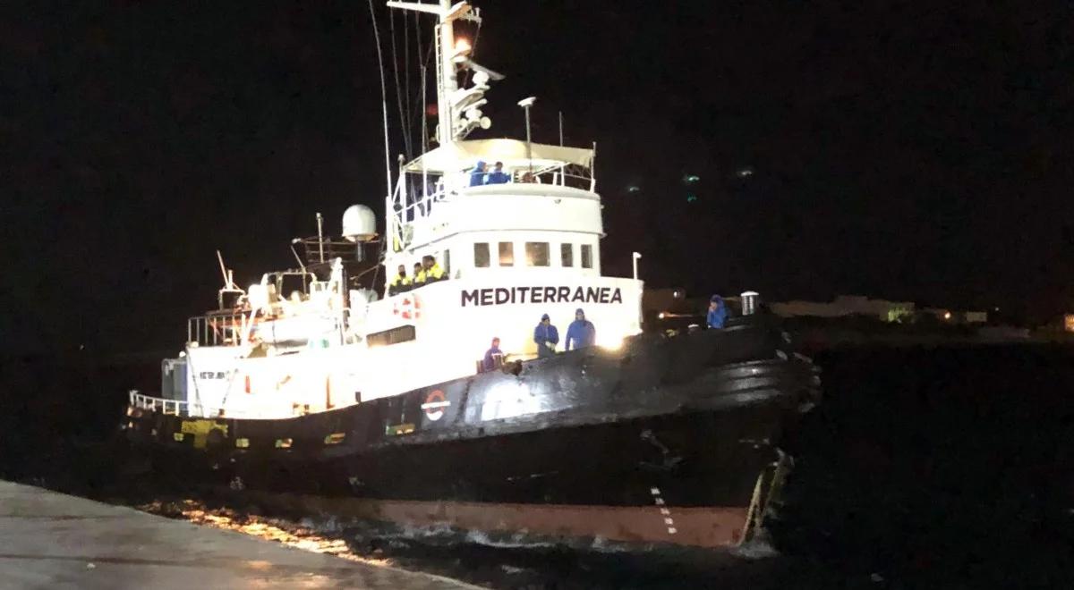 Włochy: statek z 49 migrantami zawinął do portu na wyspie Lampedusa