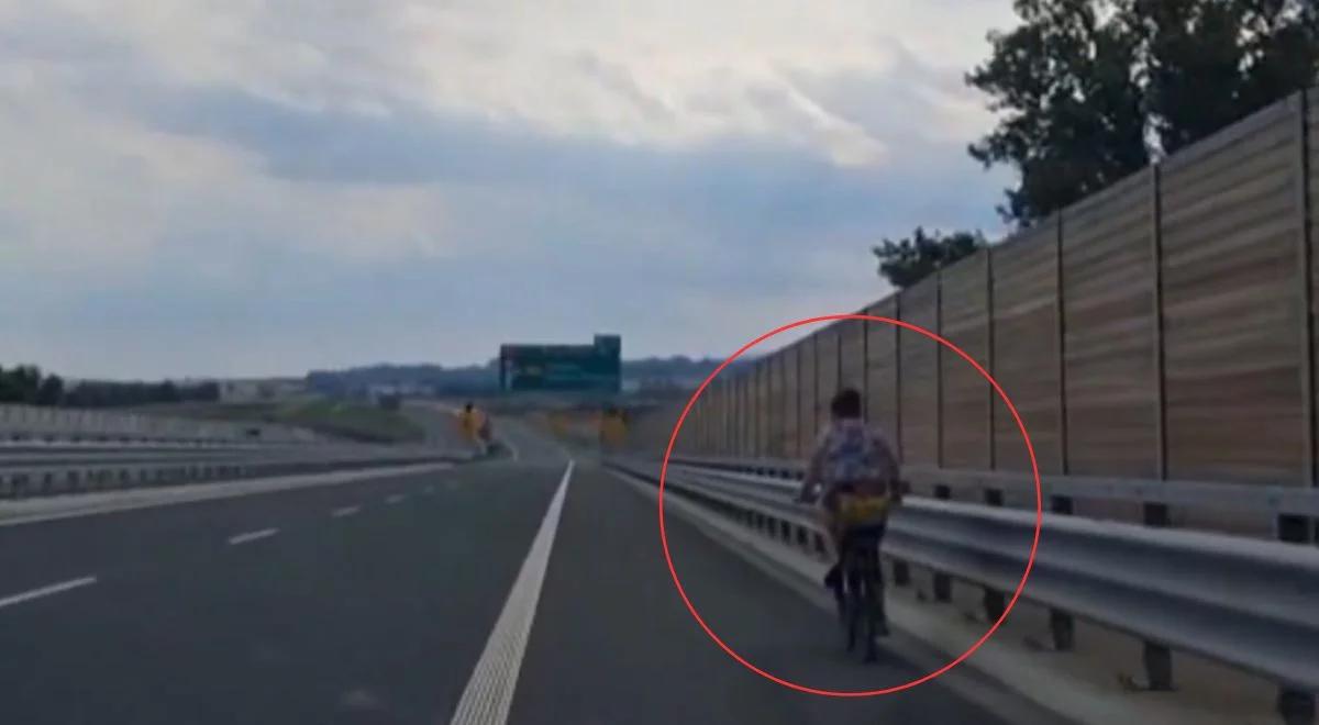 Jechała rowerem po ekspresówce. Tłumaczyła, że tak podpowiedziała jej nawigacja