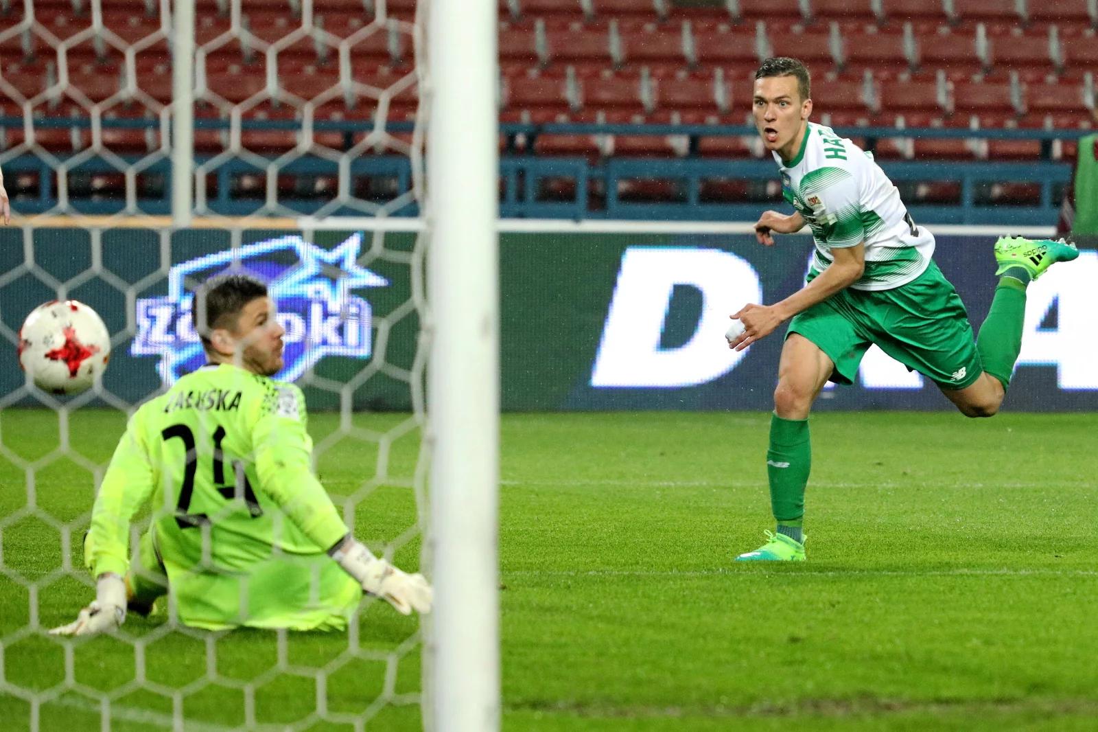 Ekstraklasa: temperatura wrzenia pod Wawelem. Lechia wreszcie wygrała na wyjeździe