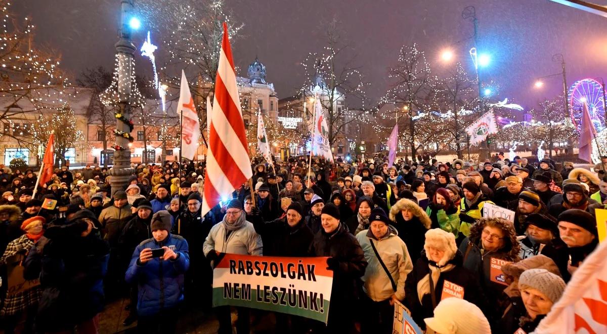 "Nie będziemy niewolnikami". Węgrzy protestowali przeciw zmianom w kodeksie pracy