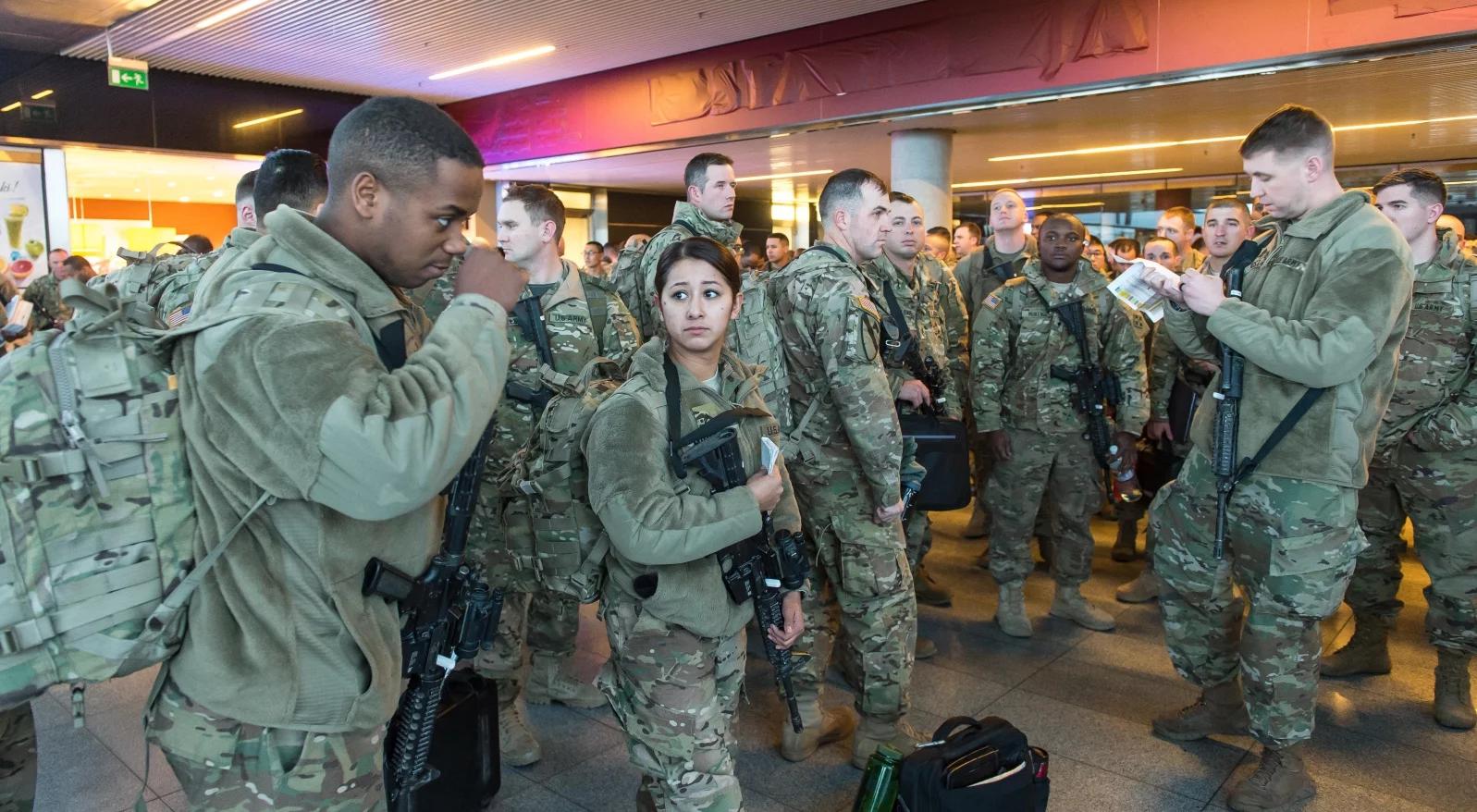 Pierwsi żołnierze USA w Polsce. "To zatwierdzenie ustaleń warszawskiego szczytu NATO"