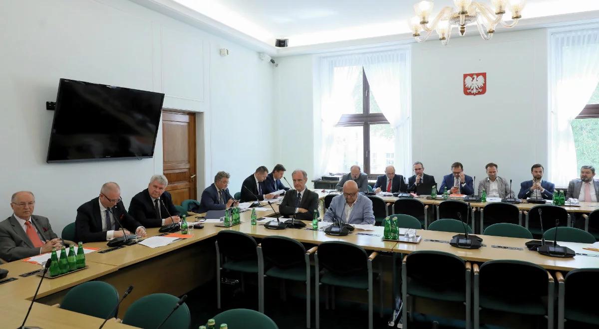 Senacka komisja za przyjęciem pakietu nowelizującego ustawy sądowe