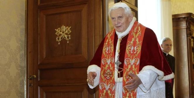 Pożegnanie Benedykta XVI. Tłumy na Placu św. Piotra