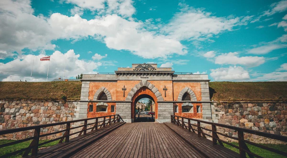 Zniszczono polsko-łotewski pomnik w Dynenburgu. "Zemsta za likwidację monumentów radzieckich"