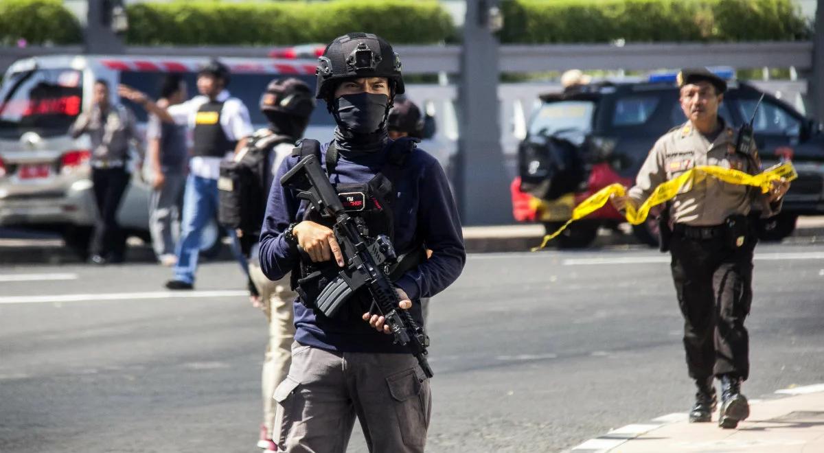 Indonezja: co najmniej 10 rannych w zamachu na siedzibę policji w Surabai