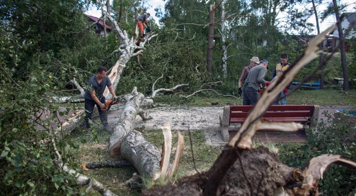 Trwa akcja pomocowa po weekendowych nawałnicach. Premier i szef MSW na Pomorzu