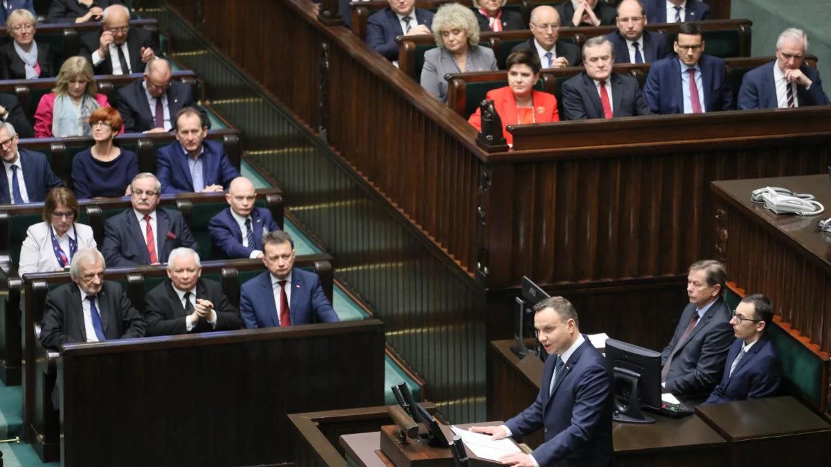 Orędzie prezydenta Andrzeja Dudy. "Nigdy, przenigdy się nie poddamy"