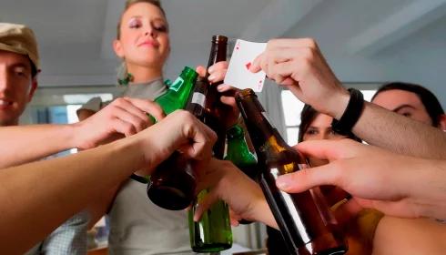 Alkohol bardziej szkodzi niz narkotyki?
