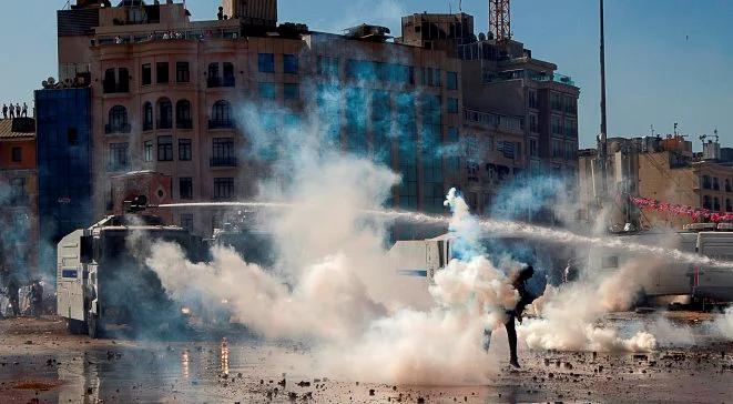 Starcia na placu Taksim. Policja użyła gazu i armatek