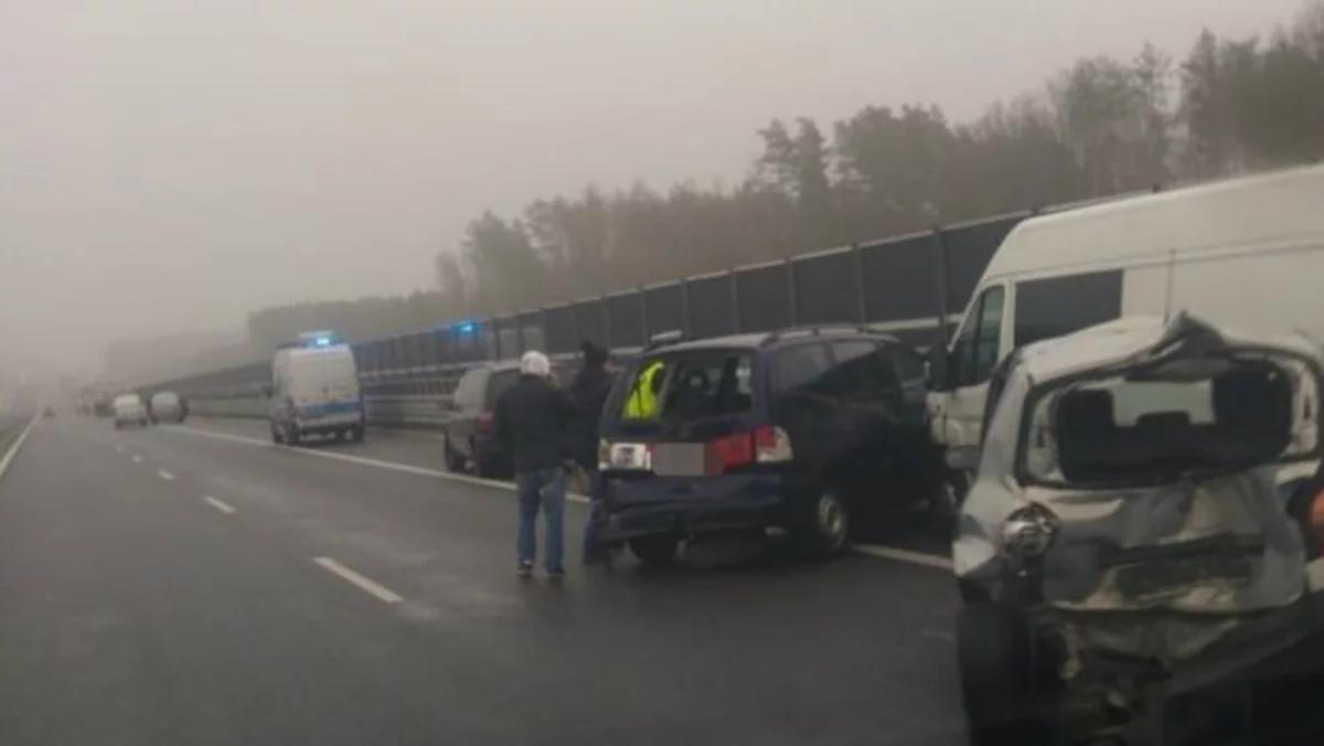 Gołoledź na drogach. Na S51 pod Olsztynem zderzyło się kilkanaście aut