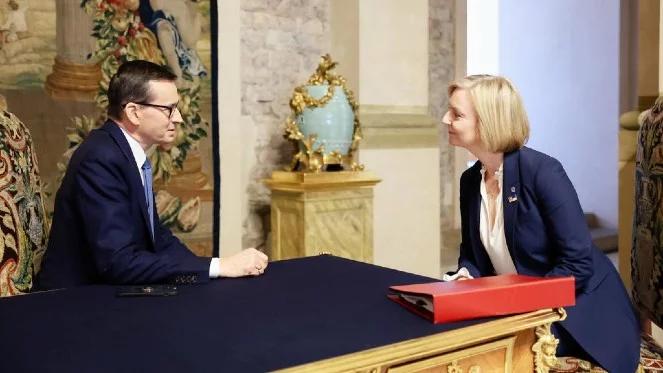 Mateusz Morawiecki spotkał się z Liz Truss. Tematem współpraca dot. bezpieczeństwa, energii i klimatu