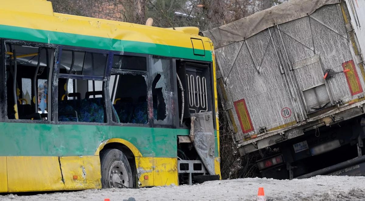 Bojszowy: autobus miejski zderzył się z ciężarówką. Są ranni