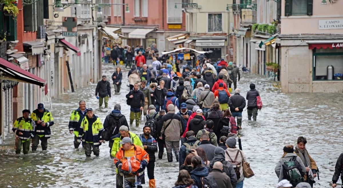 Wenecja walczy ze skutkami powodzi. Straty szacowane są na miliard euro