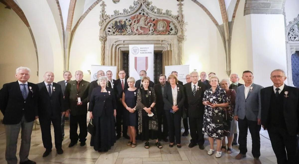 "Patrzyła na Was z uznaniem cała Polska". Odznaczono działaczy opozycji antykomunistycznej