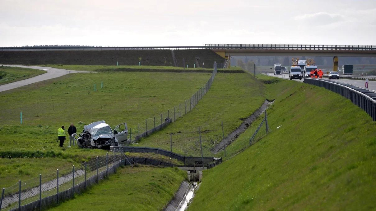 Zachodniopomorskie: wypadek busa pod Myśliborzem. Pojazd stoczył się ze skarpy