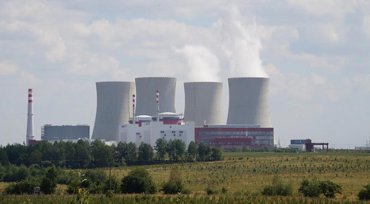Rząd: nie wycofujemy się z budowy elektrowni jądrowej