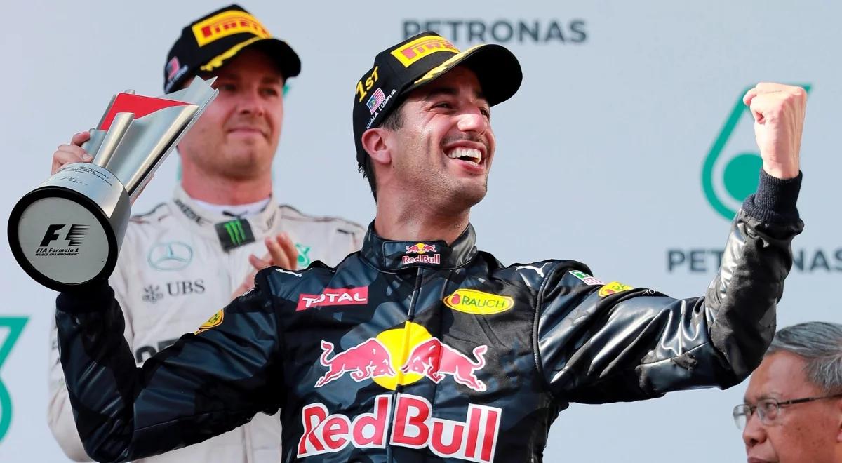 Formuła 1: Ricciardo wygrał Grand Prix Malezji, awaria bolidu Hamiltona