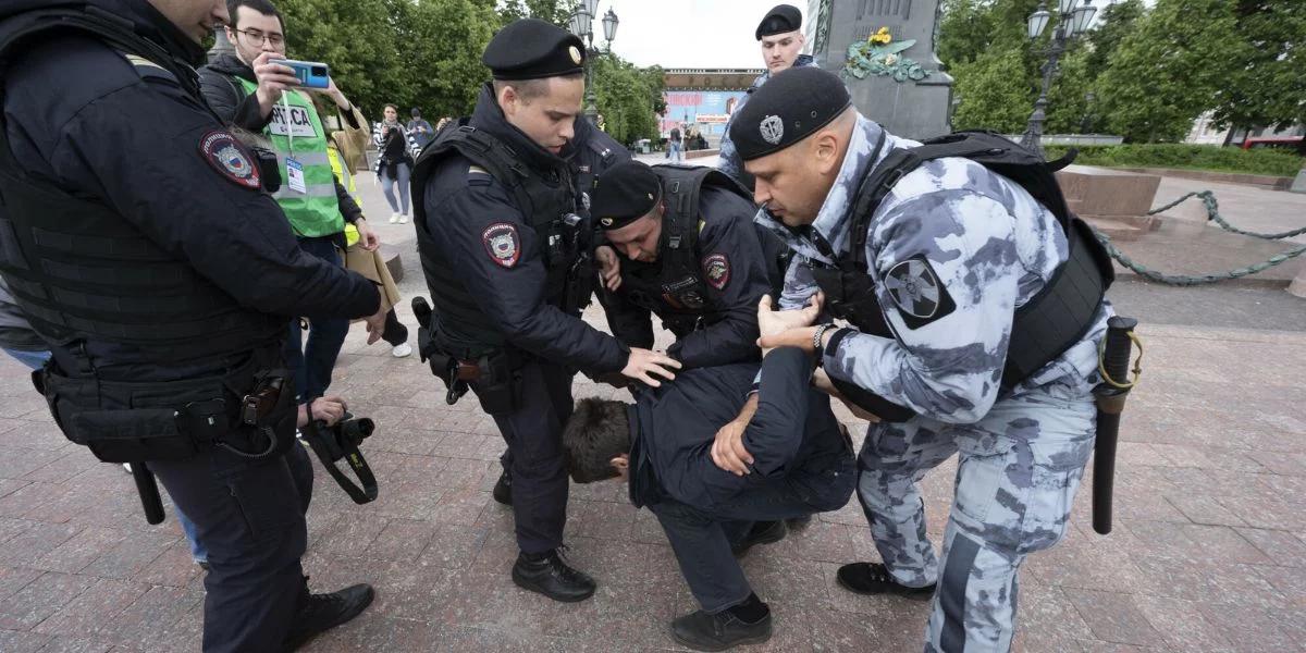Obławy na migrantów w Rosji. Zamiast do pracy trafiają na front