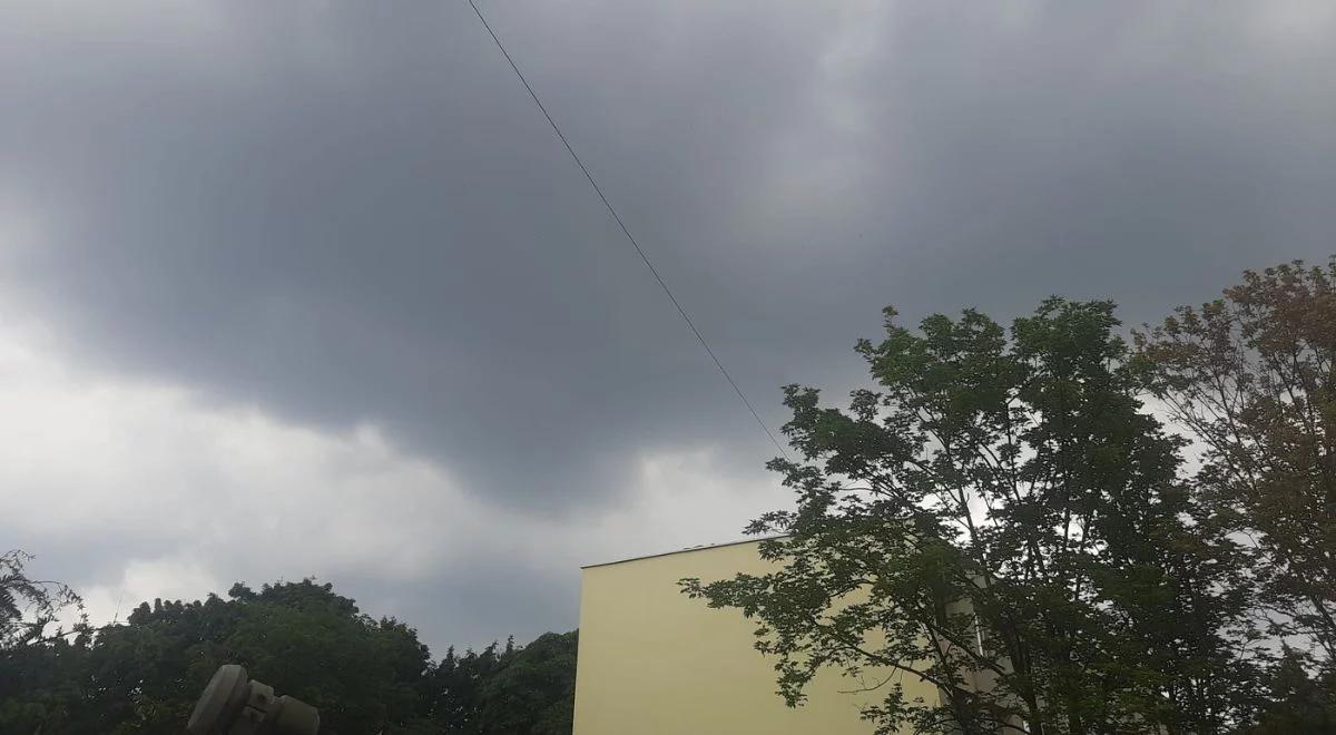 IMGW podwyższa stopień zagrożenia burzami dla Mazowsza. Od poniedziałku nawet 30 stopni na plusie