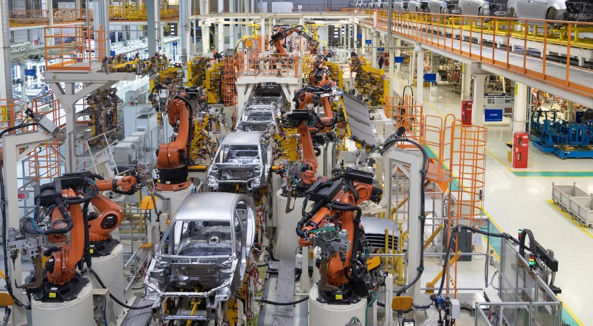 Przemysł motoryzacyjny "wraca do żywych". Po załamaniu w 2020 r. rośnie produkcja i popyt na samochody 