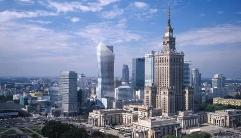 Budowa wieżowca w centrum Warszawy stoi przez szantaż