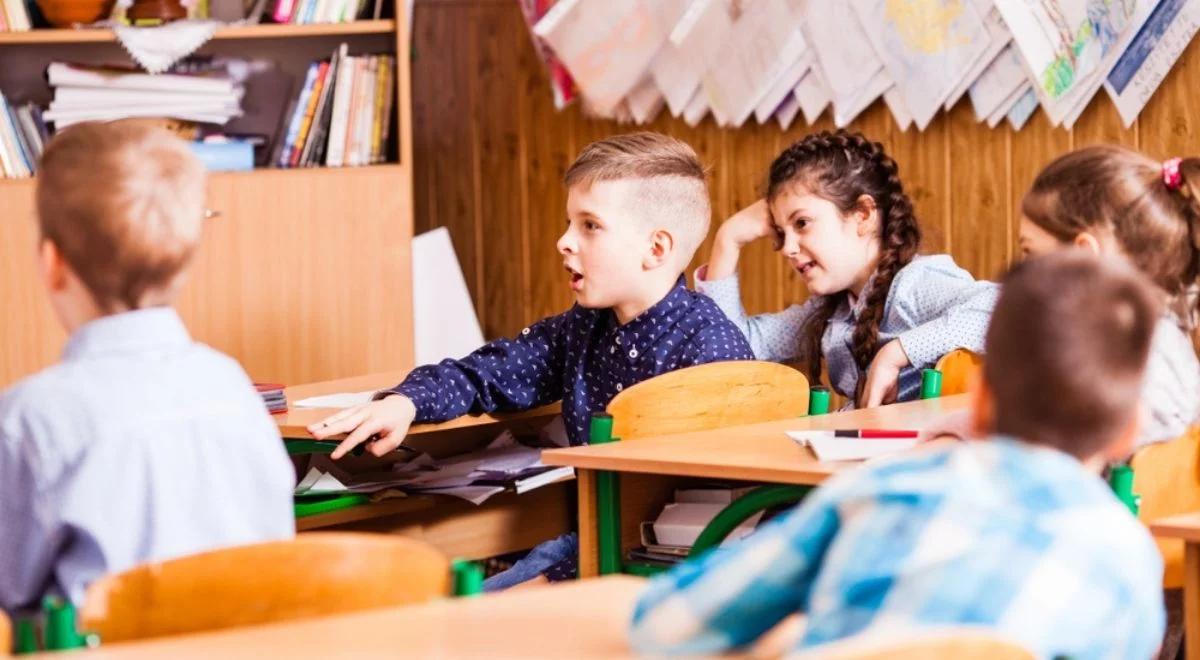 Ile przedszkoli, szkół podstawowych i średnich pracuje stacjonarnie? MEiN podało nowe dane