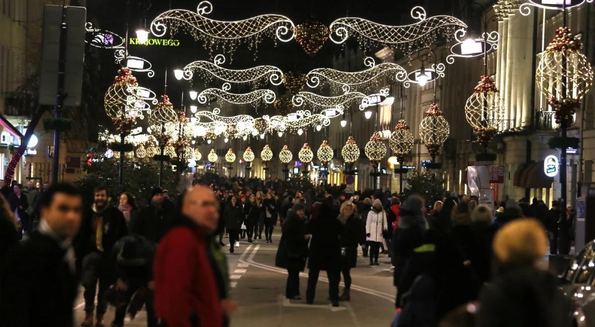 Warszawa rozbłysła świątecznym blaskiem. Światełka zostaną z mieszkańcami stolicy do lutego