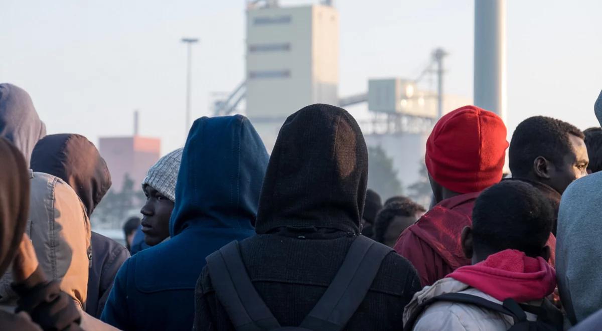 Francja: Rada Państwa podjęła decyzję o pomocy imigrantom pod Calais